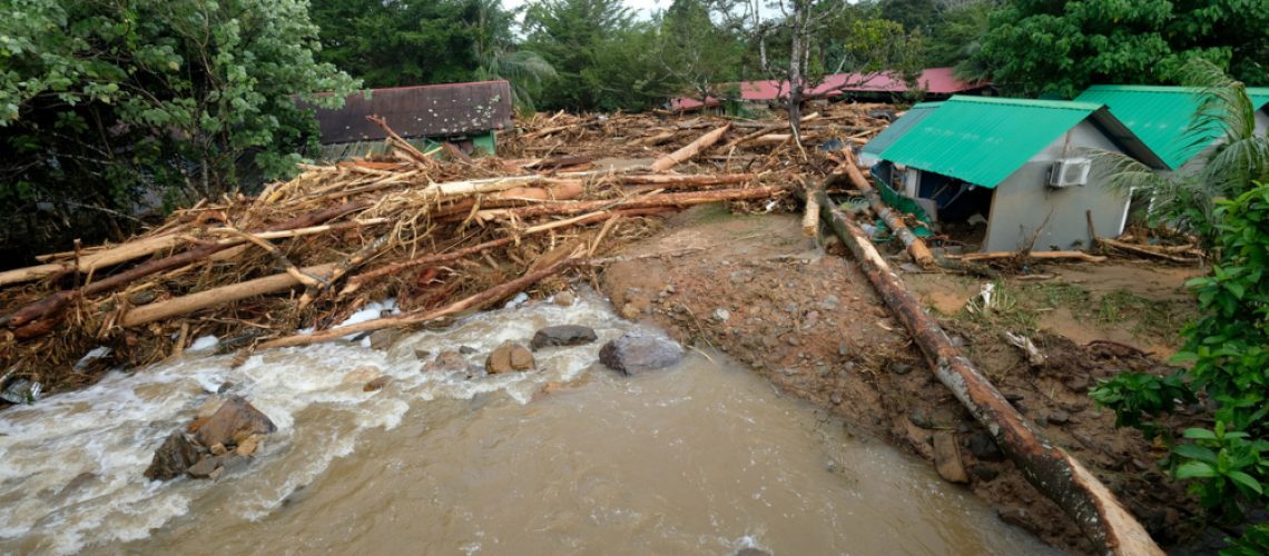 YAN, 19 Ogos -- Suasana sekitar Pusat Peranginan Alang Kenari yang terjejas dalam kejadian banjir akibat fenomena kepala air di kawasan Titi Hayun, Yan petang semalam, ketika tinjauan hari ini.
--fotoBERNAMA (2021) HAK CIPTA TERPELIHARA